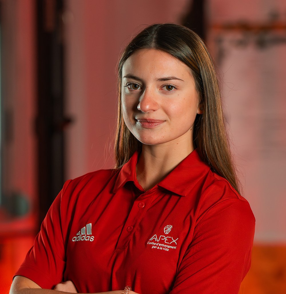 Pau Ciscar Entrenadora personal orientada al entrenamiento de fuerza en mujeres.
